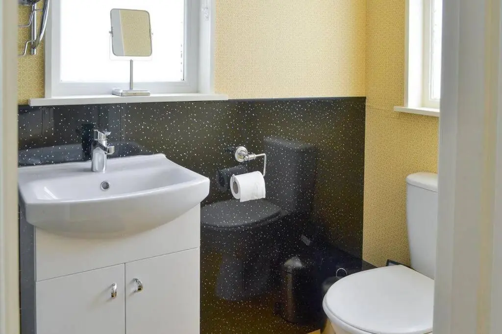 a bathroom with a sink and a toilet at Herons Rest in Drumnadrochit