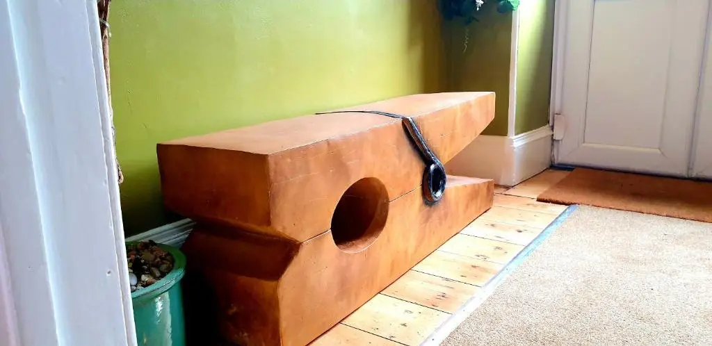 a wooden dog house sitting in the corner of a room at The Osprey Hotel in Kingussie