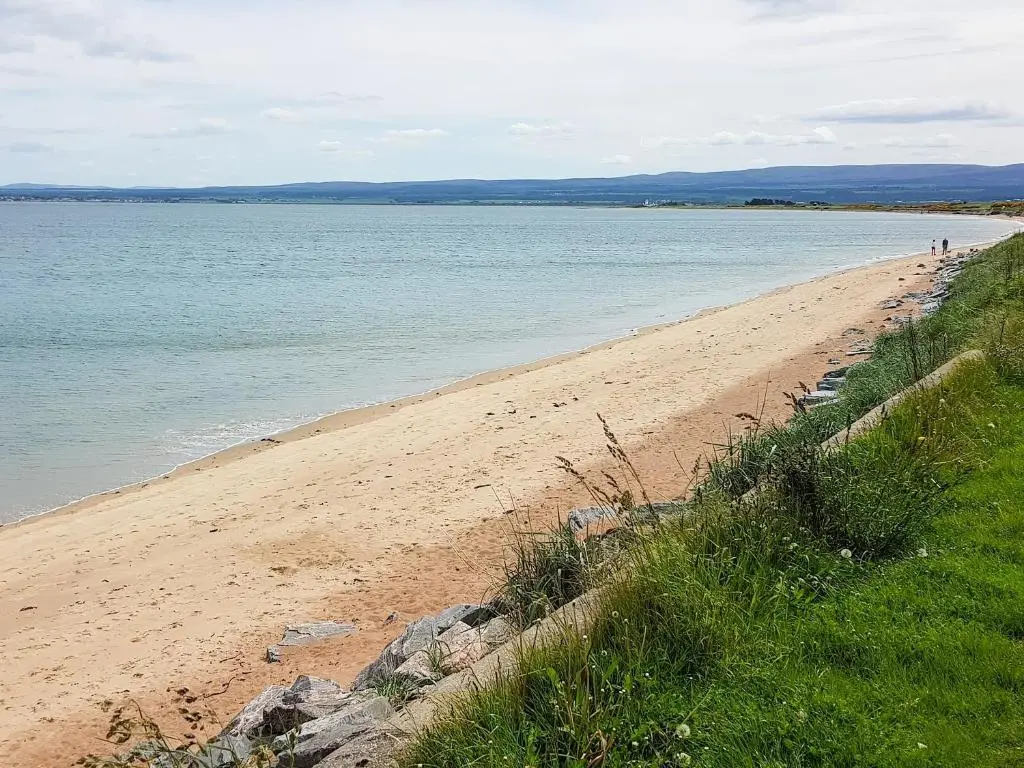 a sandy beach with the ocean in the background at The Red Kite - Uk31003 in Avoch