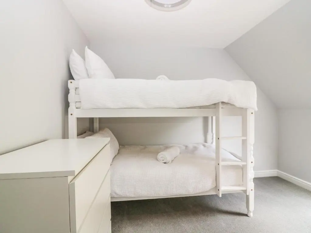 a childs bunk bed in a attic room at Tombeck in Tomintoul