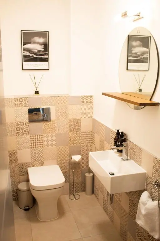 a bathroom with a toilet and a sink at 31 Caledonia Place in Aviemore