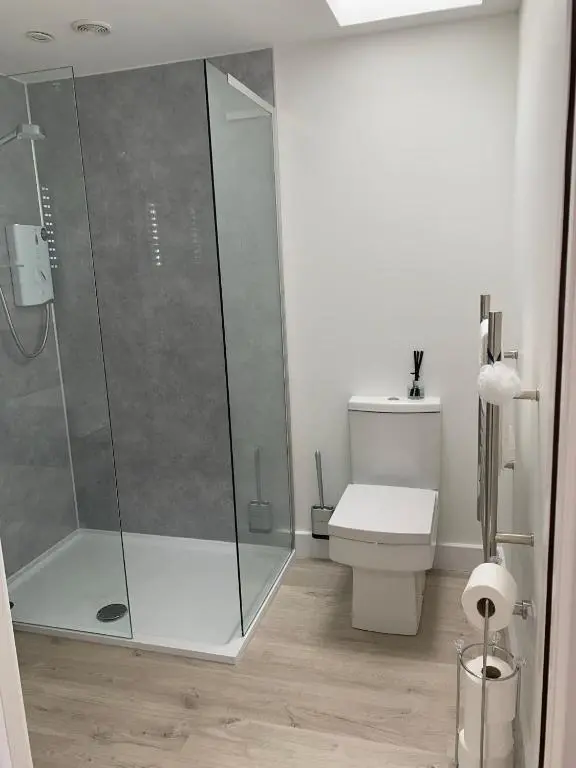 a bathroom with a shower and a toilet at TomaX Garden Cabin Free Parking in Inverness