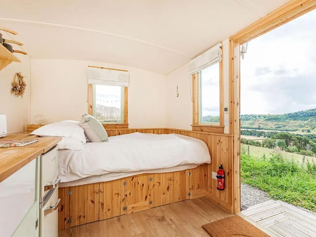a bedroom with a bed and a window at Woodside Hut 3 - Uk36107 in Auchterneed