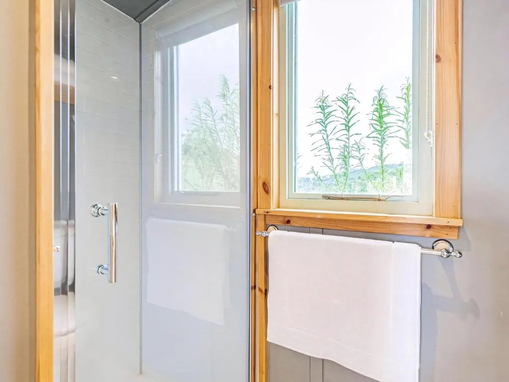 a bathroom with a window and a white towel at Woodside Hut 3 - Uk36107 in Auchterneed