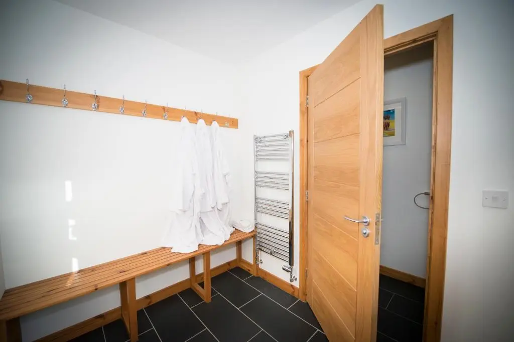 a room with a window and a wooden door at Blue Sky Lodges. Atlas & Aurae in Croy