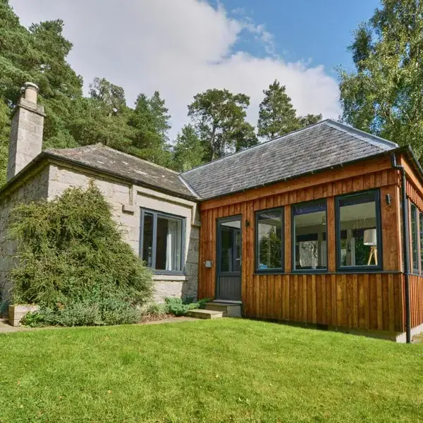 Wester Curr Cottage - Luxury 5-Star Cottage with Private Pool & Hot Tub