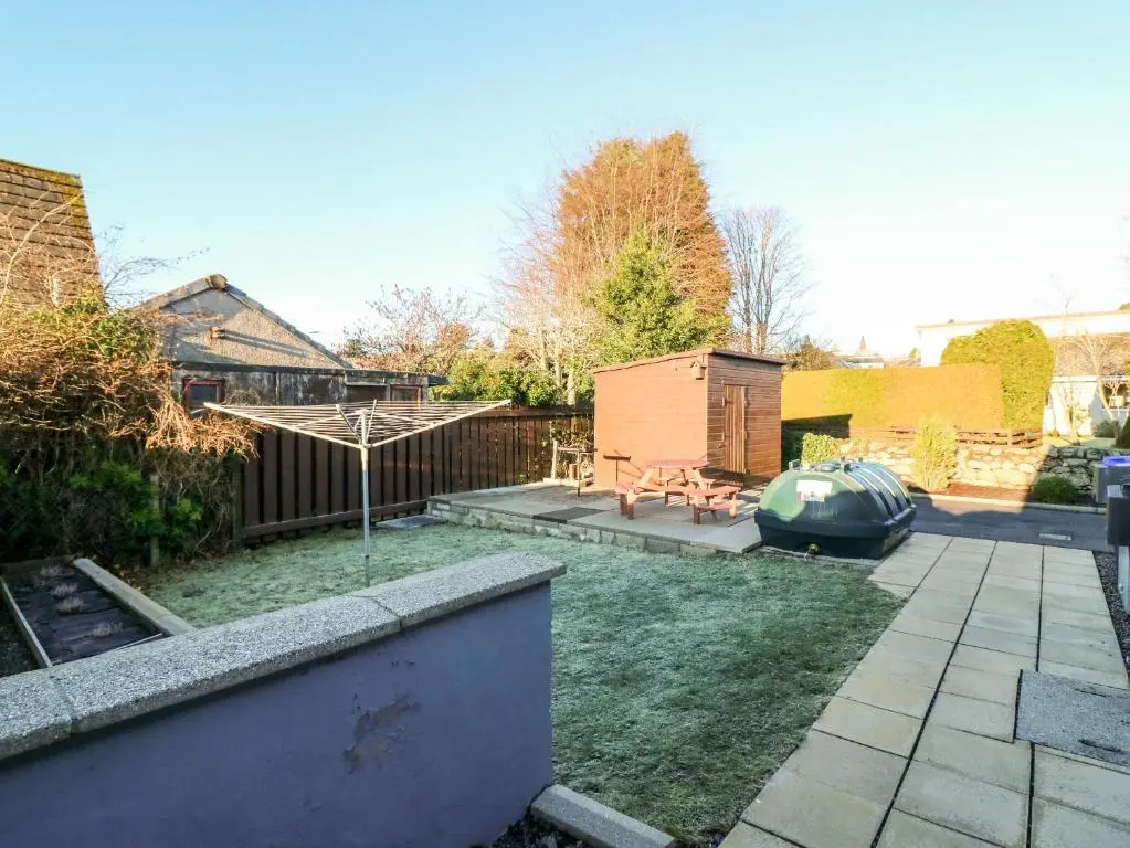 a small backyard with a tent and a garden at 10 Annesley Park in Banchory