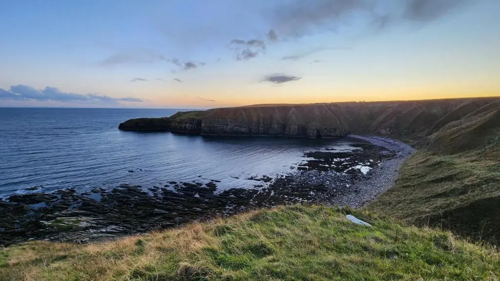 a view of the ocean with a rocky shoreline at Castle Shieling in Latheron