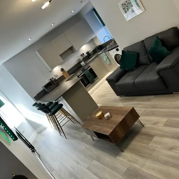 Town centre 2 bed luxury apartment