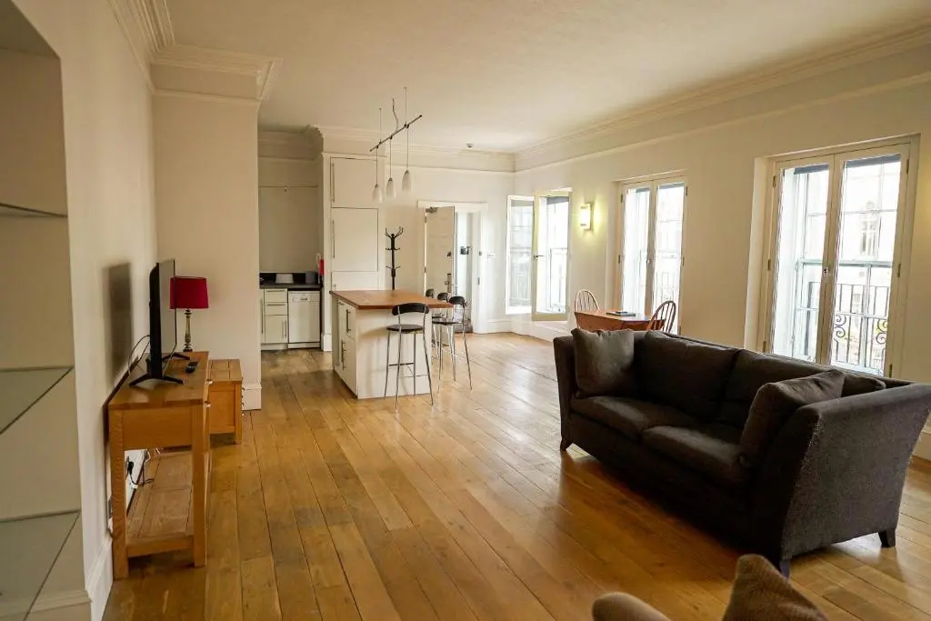 a living room with a couch and a kitchen at Central 1-Bed Apartment in Inverness Sleeps 4 in Inverness