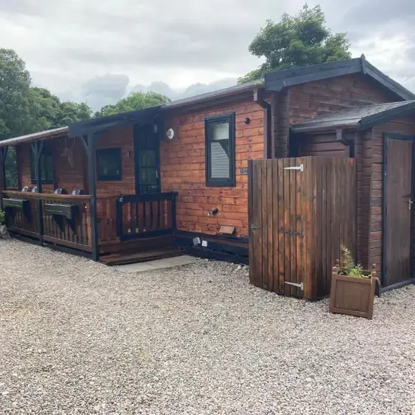 RIVERSIDE LODGE RETREAT