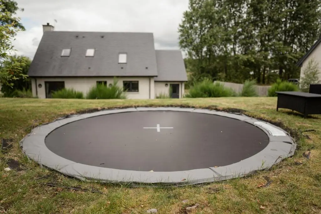 an empty trampoline in the yard of a house at Balnagowan Cottage in Nethy Bridge