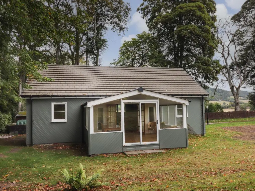 a small shed in a yard at Garden Lodge in Muir of Ord