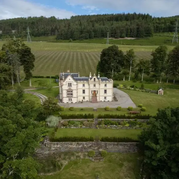 Assynt House - Exclusive Use Holiday House