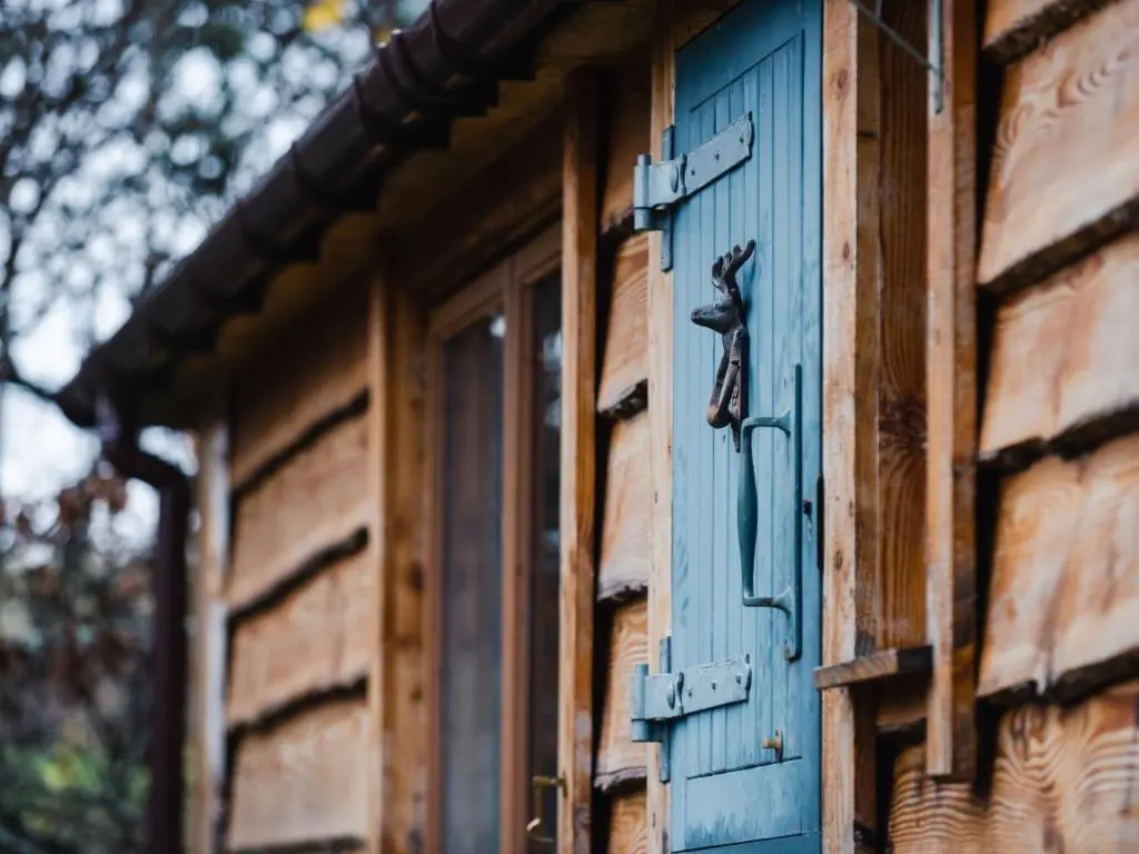 a blue door on the side of a building at Holiday Home Shepherds Hut by Interhome in Bearnock