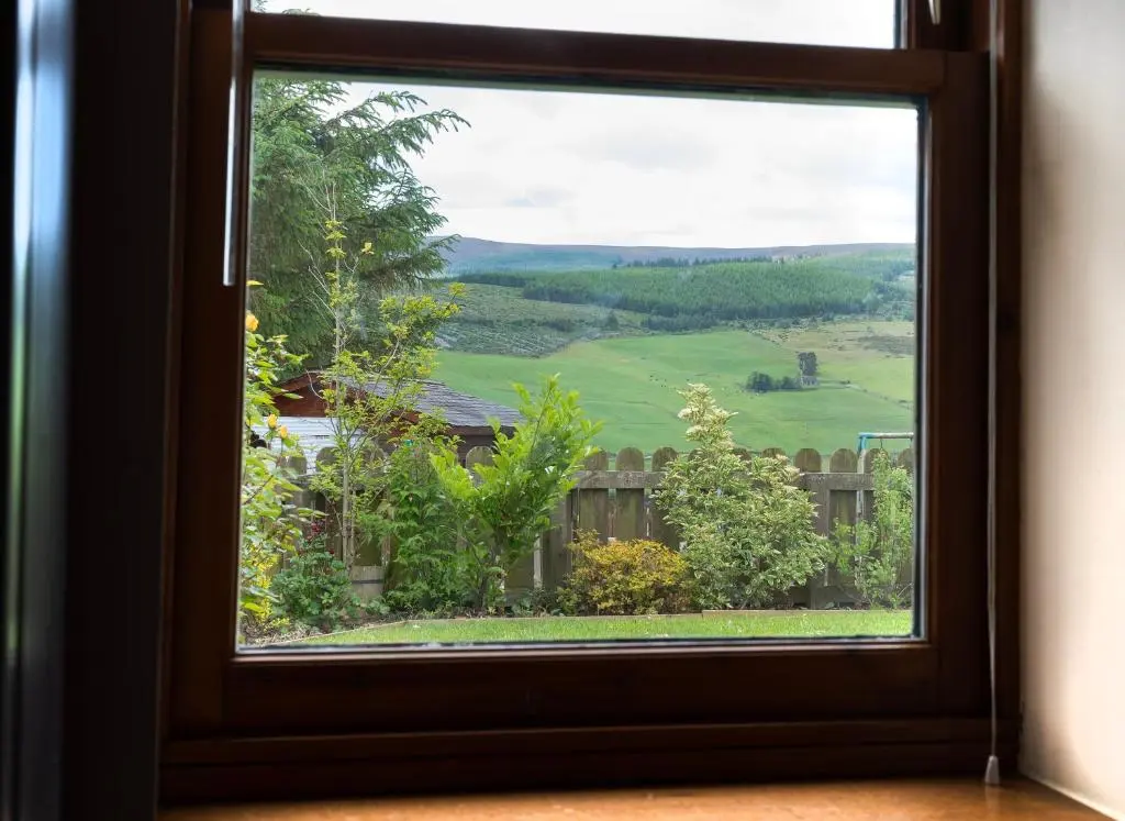 a window with a view of a yard at Barclay\u2019s But n Ben in Alford