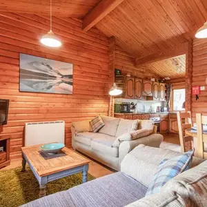 Lochside Log Cabin