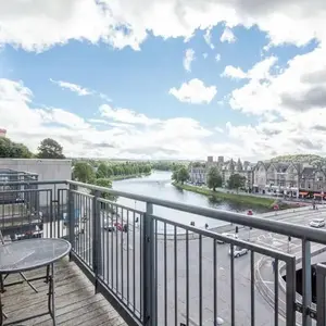 2 Bedroom Riverside Apartment 301-Free Parking