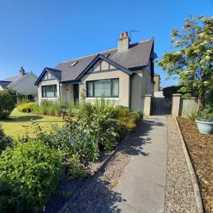 THE KEMPS 7bed 6 bathroom PARKING for 3 vehicles Ideal for contractors Next to LIDLE part of Langleycottageandapartments portfolio REDUCTION FOR LONG STAYS