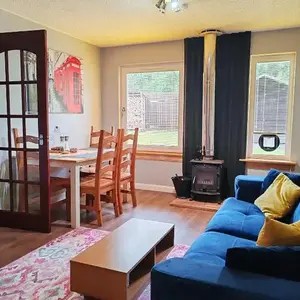 Private Holiday Home in Inverness with Free Parking l Sleeps 4