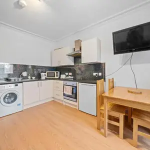 2 Bedroom Inverness Apartment - Perfect Location