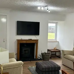 Hot tub - Garden - Bbq - Parking - Pets - Sleeps 6