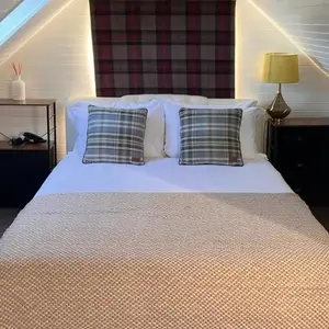 Pets - Garden - Parking - Sleeps 2 - Hiking