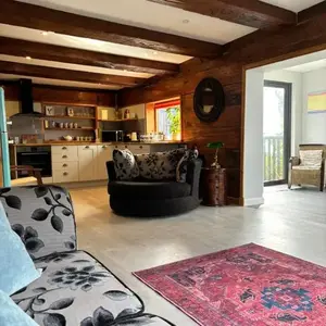 Cosy coastal hideaway with incredible sea views
