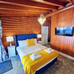 Kaoglen Apollo-Hot tub-Cairngorms-Pet friendly
