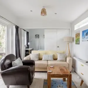 Cosy and modern 1 bedroom garden house - very dog friendly!